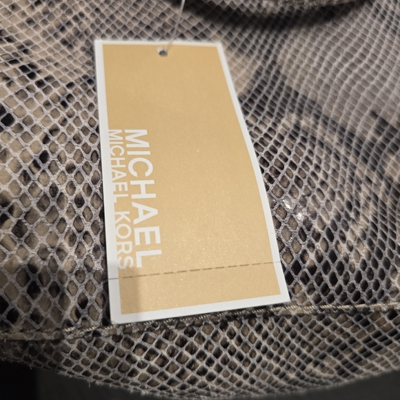 BRAND NEW MICHAEL KORS Leather Satchel - Picture 3 of 10